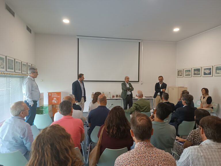 Explicación Vertex Bioenergy, líder en la producción de bioetanol en España y Francia, en la visita de Viratec